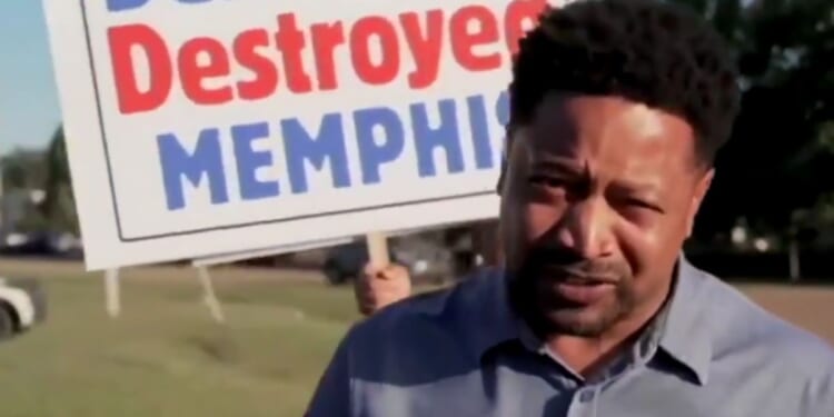 On Wednesday, a CNN reporter in Memphis, Tennessee, was photobombed with a sign that destroyed his story's narrative that local residents do not want help with their crime-ridden city.