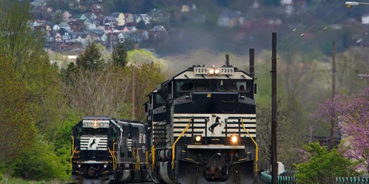 Conservatives champion freight railroad merger, say it will fuel Trump's America First agenda