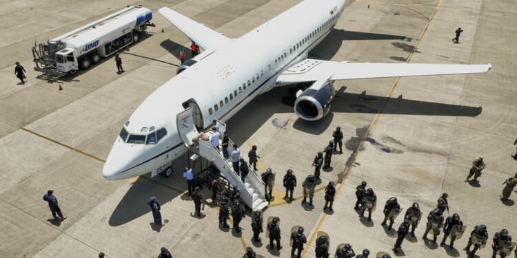 Supreme Court allows Trump to shut down deportation amnesty for Venezuelans