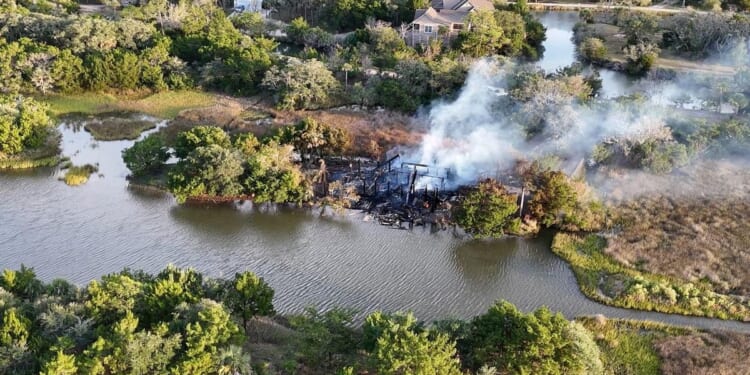 State agents investigate cause of fire that destroyed judge's home on South Carolina island