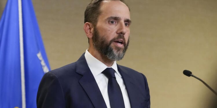 Trump blasts 'sleazebag' Jack Smith for FBI's spying on GOP phones