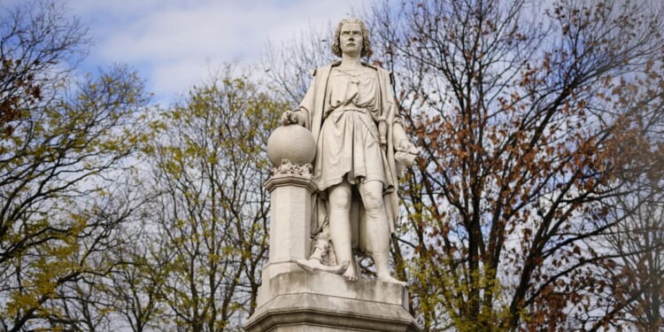 Donald Trump signs Columbus Day proclamation