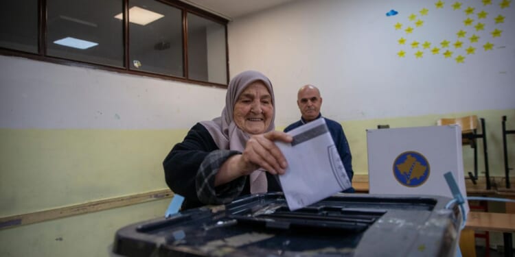 Most key municipalities in Kosovo are headed to runoffs, local election results show