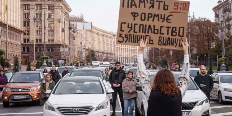 Ukraine's daily moment of remembrance endures through intensified Russian attacks