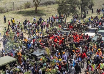 Kenya police fire tear gas at mourners during former Prime Minister Odinga's public viewing