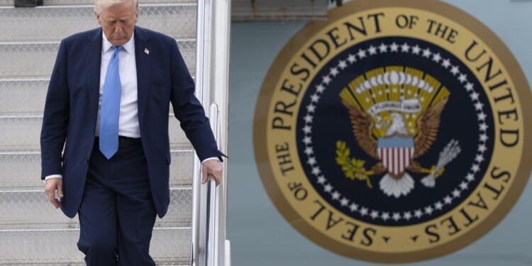 Secret Service discovered a hunting stand with view of Trump's Palm Beach airport runway