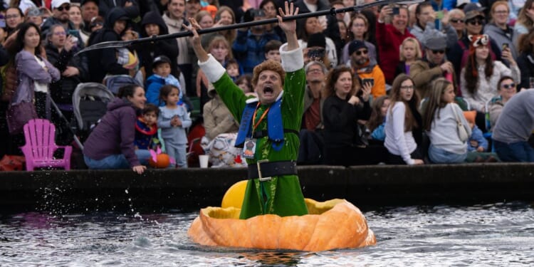 Pumpkin races draw large crowds to annual event in Oregon