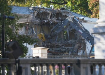 To build Trump's ballroom, White House starts demolishing part of the East Wing