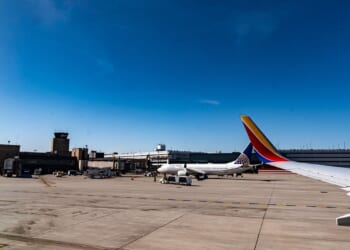 Pilots make emergency landing after flight crew banged on cockpit door