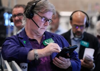 U.S. stocks rallying toward more records ahead of pivotal week for Wall Street