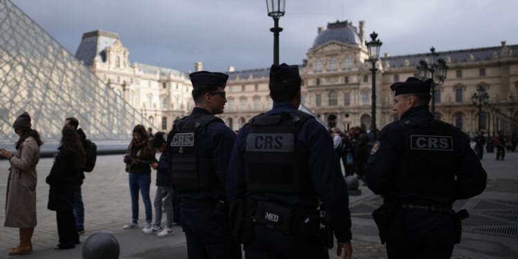 French police acknowledge major gaps in Louvre's defenses after jewel theft
