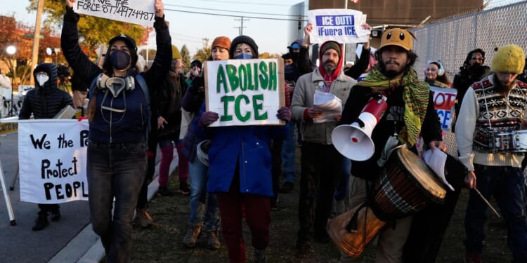 Advocates allege 'inhumane' conditions at Chicago-area ICE facility in lawsuit