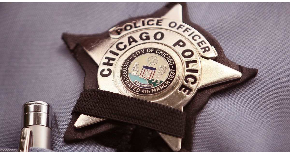 Chicago PD Brass Orders Cops to Ignore ICE Agents' Pleas for Help as Crowd Closes in After Attack, Shooting