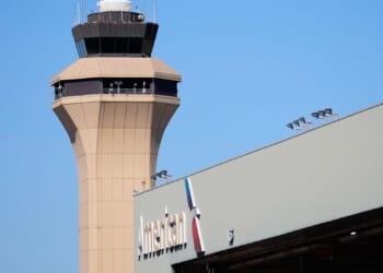 Flight delays persist as government shutdown leads to air traffic controller shortages