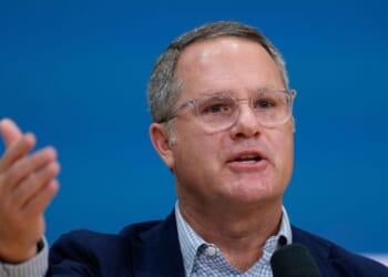 Walmart CEO announces retirement at age 59