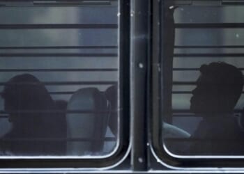 Judge sets release of hundreds of migrants from detention in Illinois