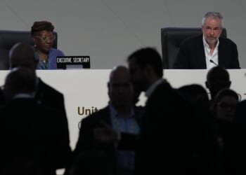 U.N. climate talks shifting into higher gear with government ministers and presidency's new document