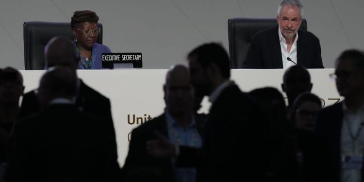 U.N. climate talks shifting into higher gear with government ministers and presidency's new document