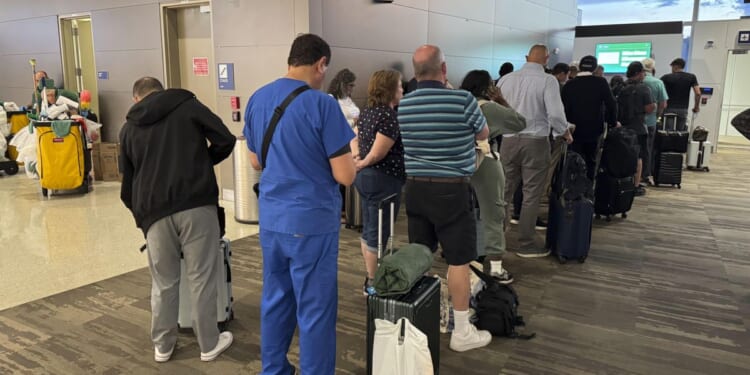 Transportation Department ditches rule to require airlines to pay passengers for long delays