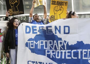 Judge blocks Trump from ending Syrians deportation amnesty