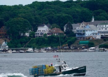 Court: Lobster boats must use tracking devices for government observation