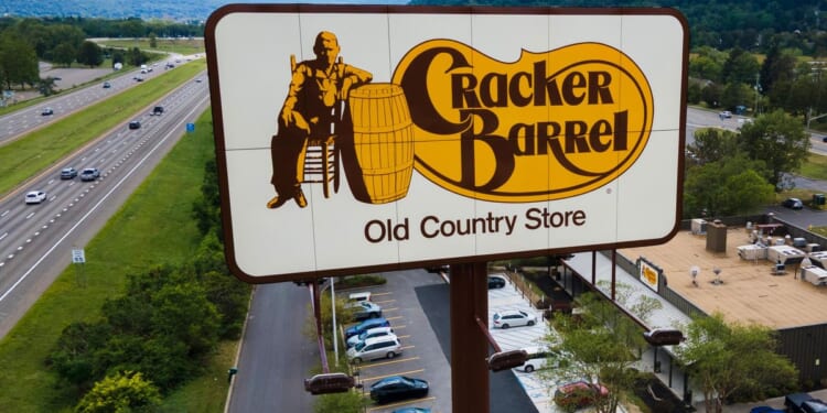 Cracker Barrel shareholders keep CEO despite logo issues