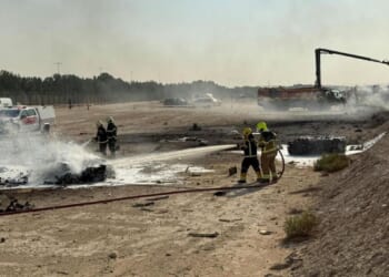 Indian fighter jet crashes at Dubai Air Show, killing the pilot