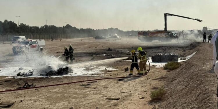 Indian fighter jet crashes at Dubai Air Show, killing the pilot