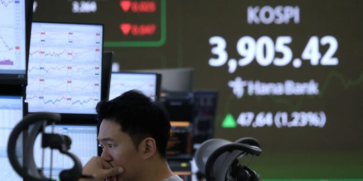 U.S markets closed for Thanksgiving, world shares are mixed, tracking Wall Street's winning streak