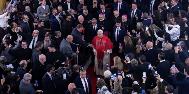 Pope Leo receives enthusiastic welcome from Turkey's Catholics