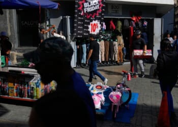 Venezuelans concerned about economic turmoil shun deals on Black Friday