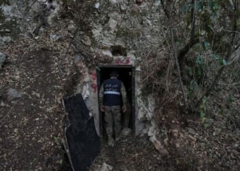 Lebanese army boosts presence along Israeli border, dismantles Hezbollah posts