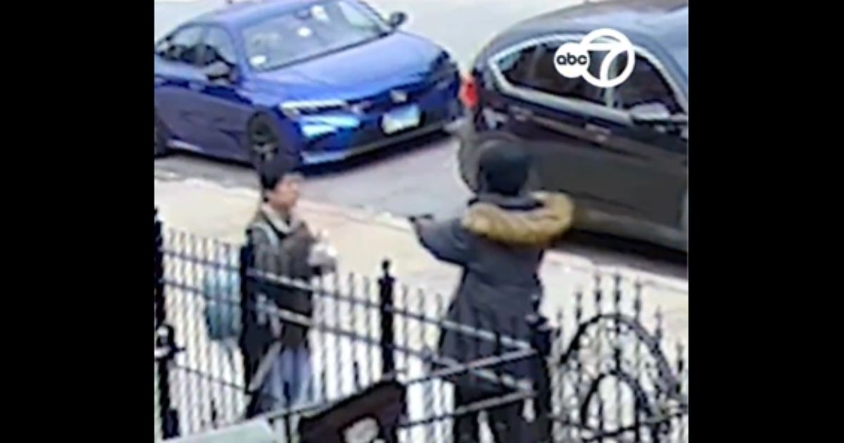 Ting Chui was robbed on Oct. 31, 2025, in Chicago, Illinois, in broad daylight alongside his terrified daughter.