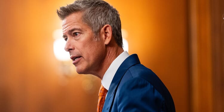 Duffy Gives $10K Checks to Air Traffic Control