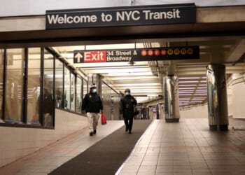 Police Are Hunting NYC Subway Attacker Who Allegedly Slashed Two Men In the Face