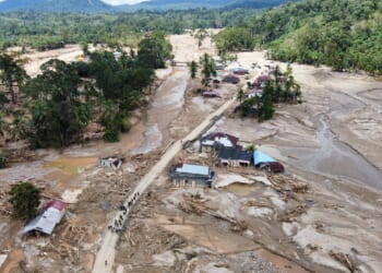 Over 800 are still missing after flooding in Indonesia, Sri Lanka and Thailand
