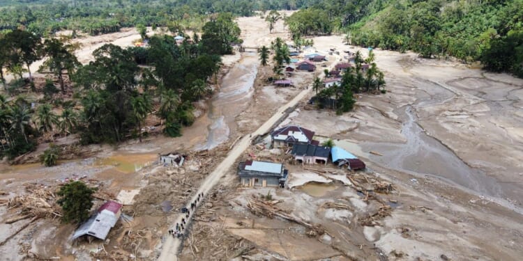 Over 800 are still missing after flooding in Indonesia, Sri Lanka and Thailand