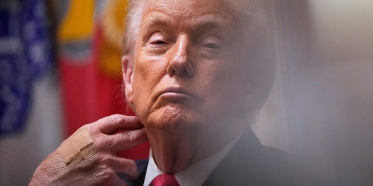 Trump slams Gov. Tim Walz and Somalians in Minnesota