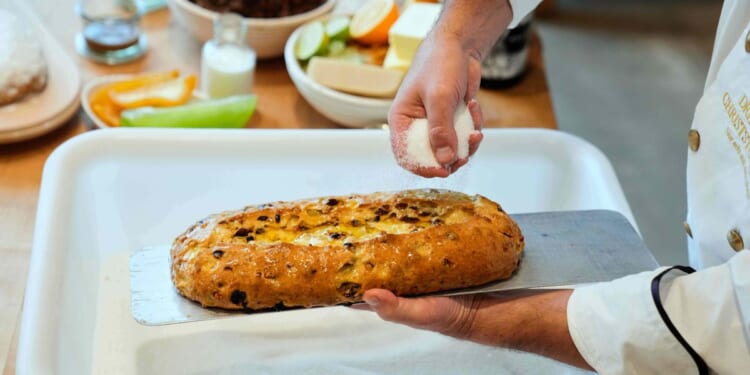Bakers in Germany bring Christmas specialty to life with rich tradition and sweetness