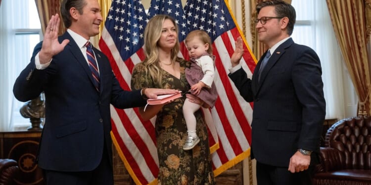 Republican Matt Van Epps is sworn in as House's newest member days after winning election