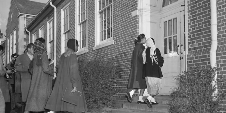 Jo Ann Allen Boyce, who wrote a book about her experience integrating Clinton High School, has died