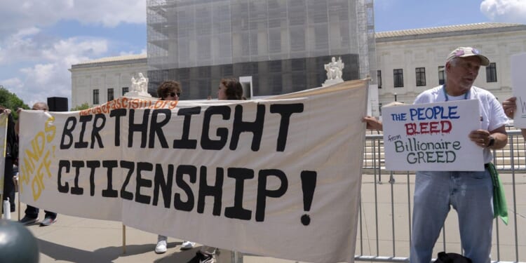 Supreme Court agrees to hear Trump's birthright citizenship case