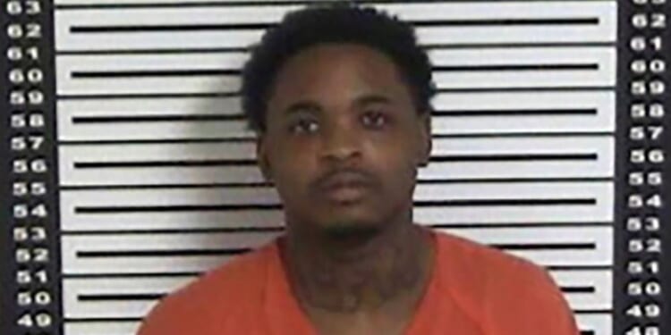 Two inmates escape Lousiana jail after scaling wall with sheets