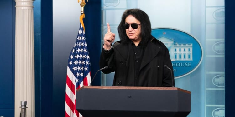 Gene Simmons of KISS urges Congress to pass a bill to make radio stations pay royalties to artists