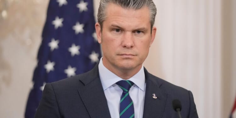 U.S. military flies 2 fighter jets over the Gulf of Venezuela as scrutiny grows