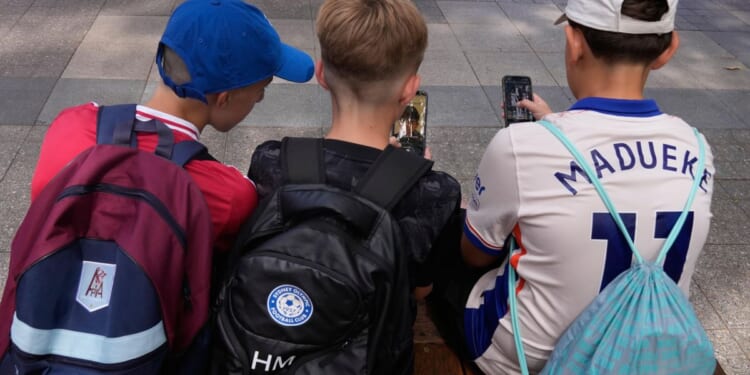 Social media ban for kids under 16 starts in Australia