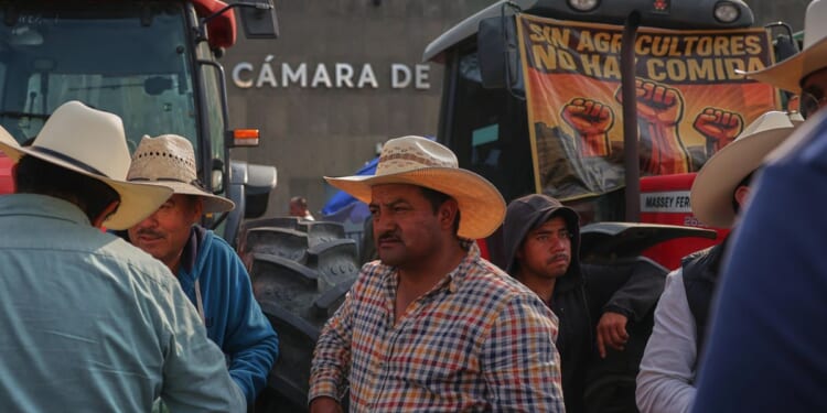 Donald Trump threatens new tariffs on Mexico if it does not release water under 1944 treaty