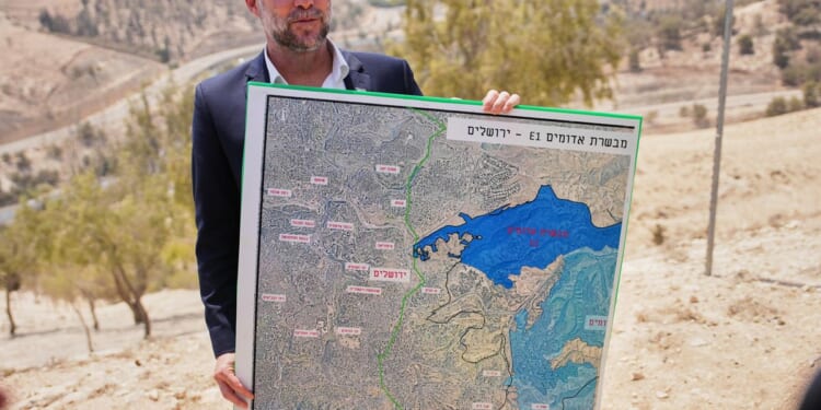 Final hurdle to start settlement construction that would cut the West Bank in two cleared by Israel