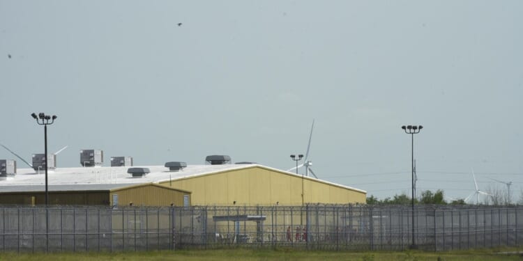 Migrants facing detention find new reprieve from federal courts