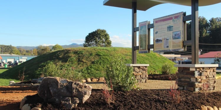 Franklin, North Carolina returning land to Eastern Band of Cherokee Indians